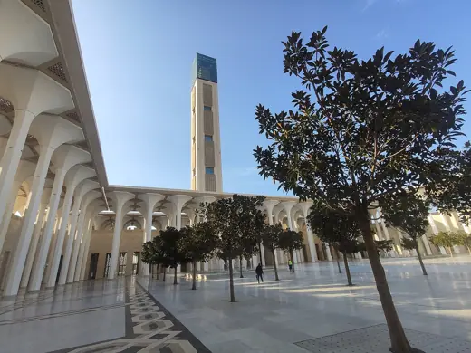 Photo 4: Exterior