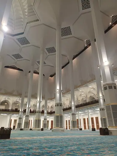 Photo 5: Interior · L'intérieur de la salle de prière de la Grande mosquée d'Alger, Djamaa El Djazair