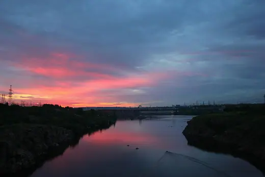 Photo 5: Context · Dnieper Hydroelectric Station at night