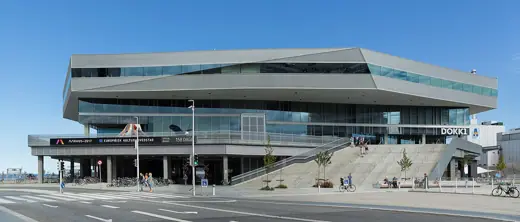 Photo 3: Exterior