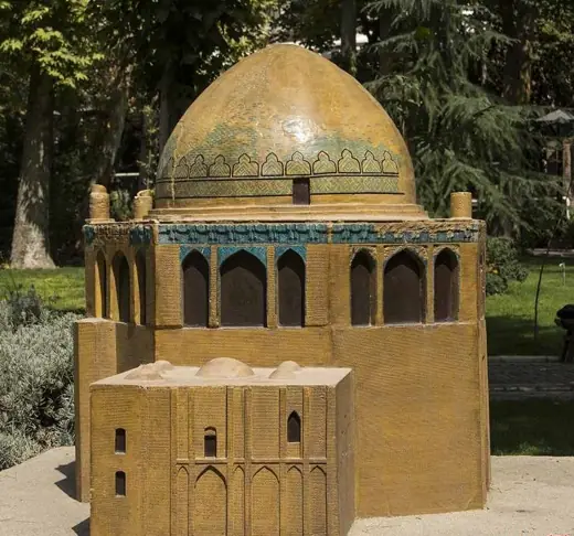 Photo 8: Model · Model of Dome of Soltaniyeh in Iranian art museum garden