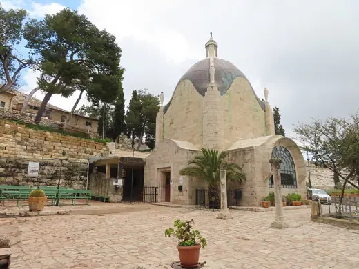 Photo 1: Exterior