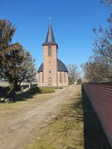 Photo 4: Exterior