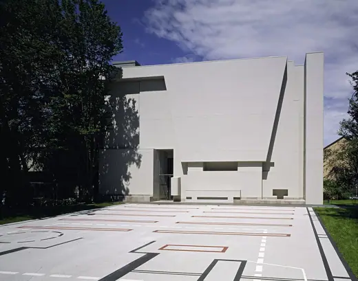 Photo 2: Exterior · Dornbuschkirche with forecourt_CK Meixner Schlüter Wendt Architekten