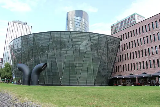 Photo 1: Exterior