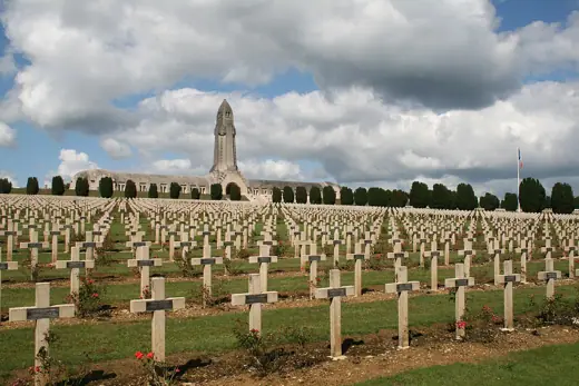 Photo 2: Exterior · The cemetery with Douaumont ossuary ( Verdun ), France (Meuse)