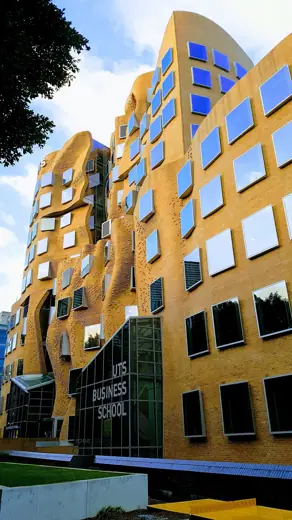 Photo 2: Exterior · The Frank Cherry designed Dr Chau Chak Wing Building in Sydney, New South Wales, Australia