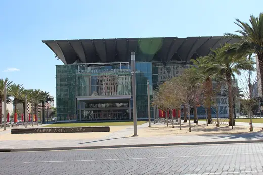 Photo 1: Exterior