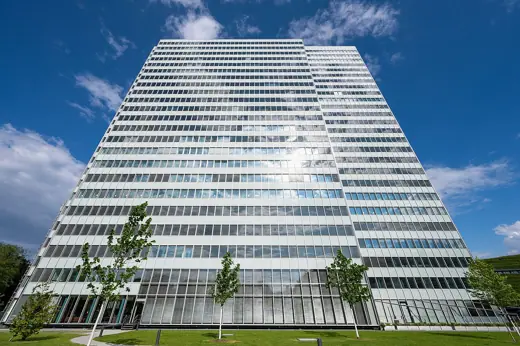 Photo 2: Exterior