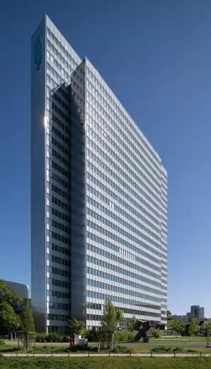 Photo 3: Exterior