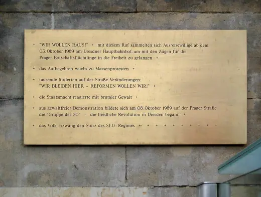 Photo 2: Exterior · Gedenktafel am Hauptbahnhof Dresden