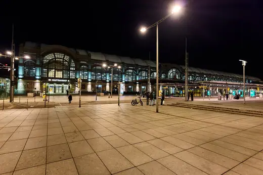 Photo 3: Exterior