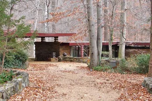 Photo 1: Exterior