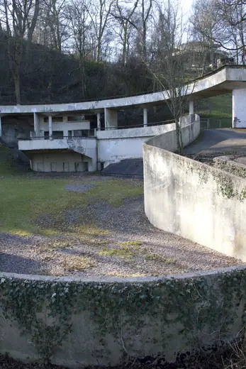 Photo 2: Exterior · The build was erected in 1937 by Berthold Lubetkin's Tecton Group
