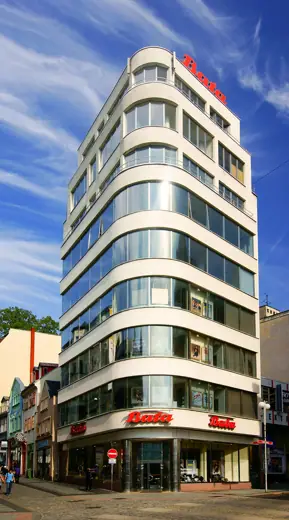 Photo 1: Exterior