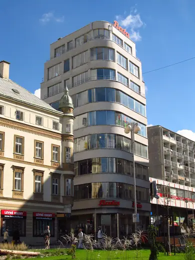 Photo 2: Exterior