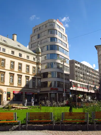 Photo 3: Exterior