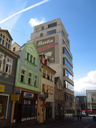 Photo 4: Exterior