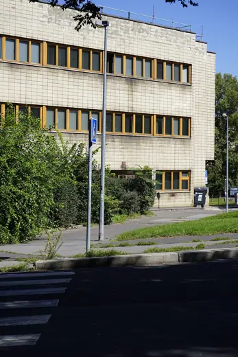 Photo 2: Exterior
