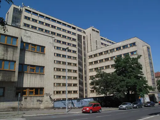 Photo 3: Exterior