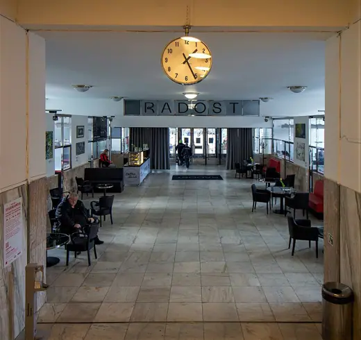 Photo 4: Interior