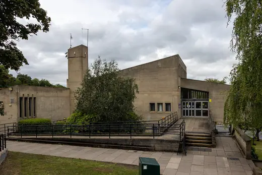 Photo 4: Exterior