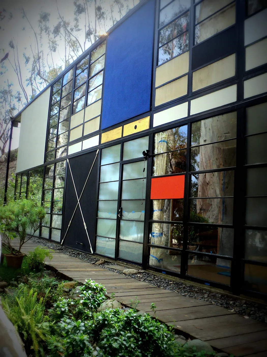 Eames House: Exterior