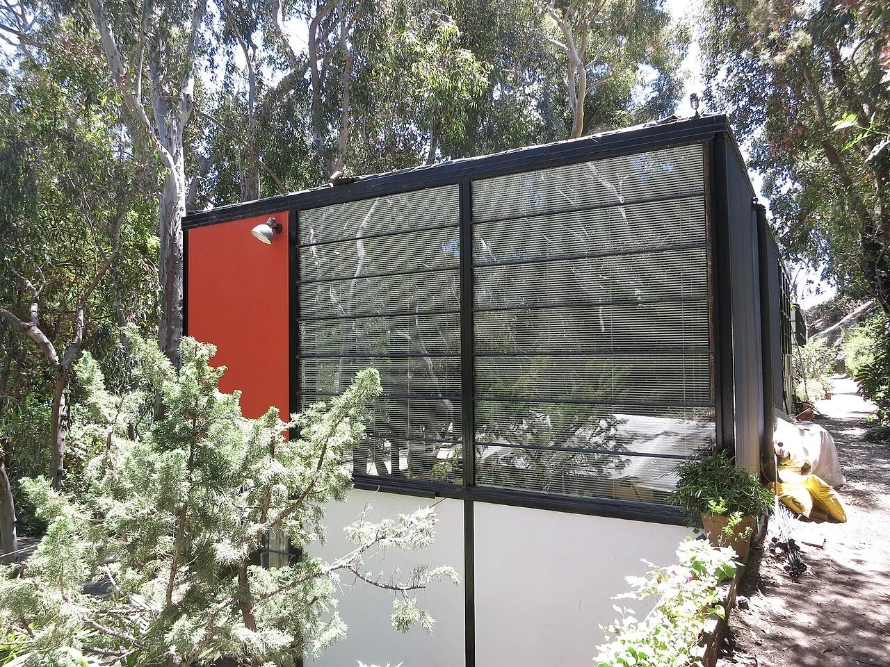 Eames House: Exterior