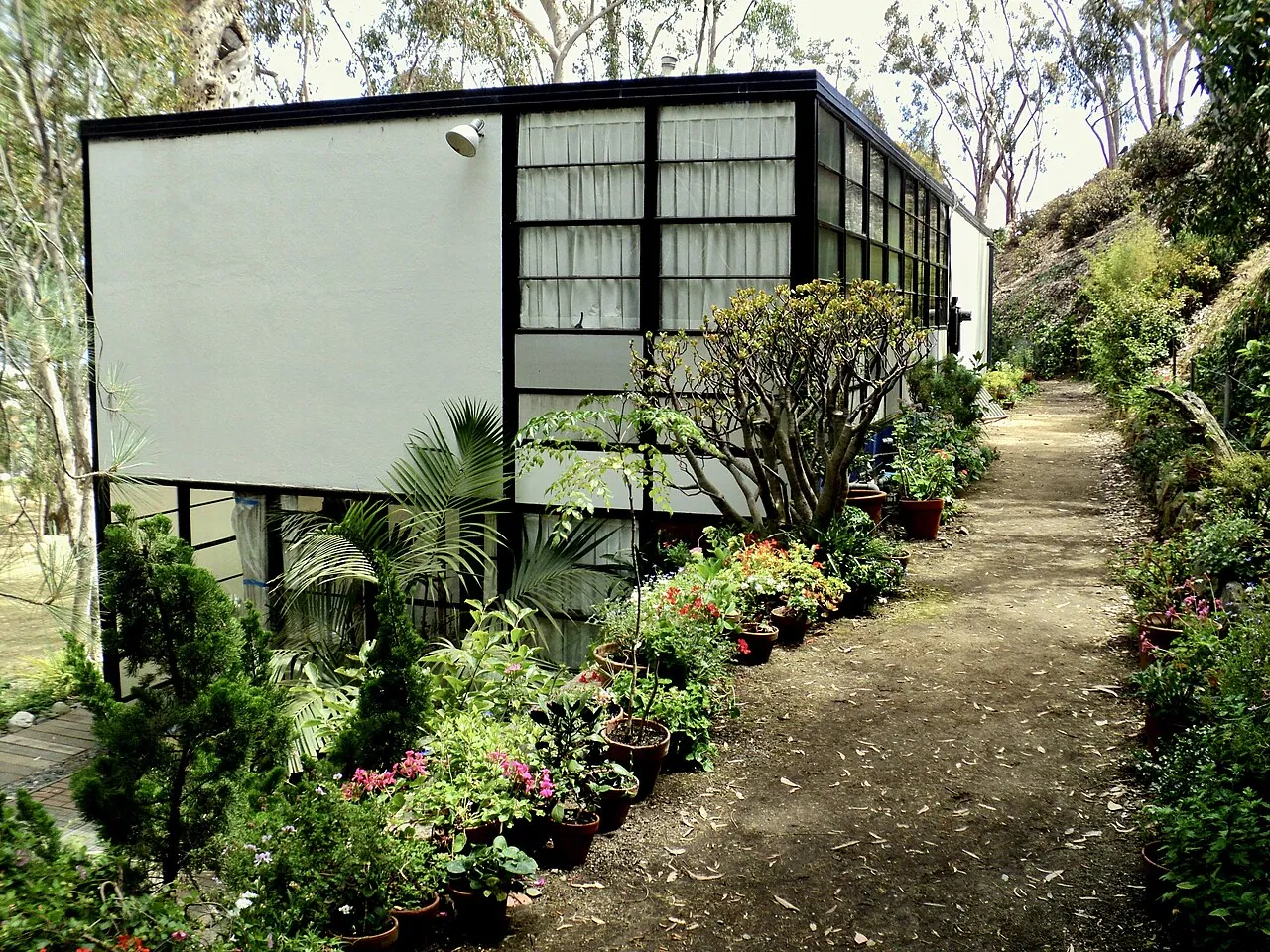 Eames House: Exterior