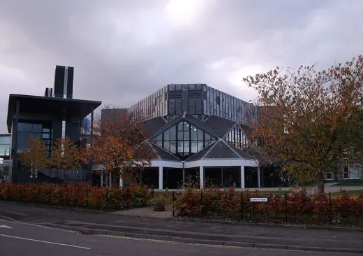 Photo 3: Exterior