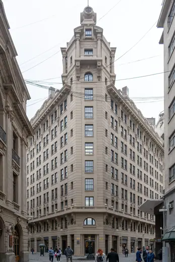 Photo 1: Exterior
