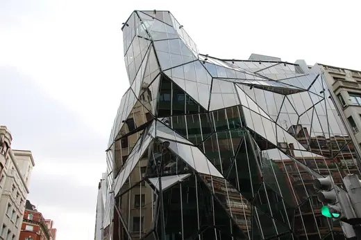 Photo 2: Exterior