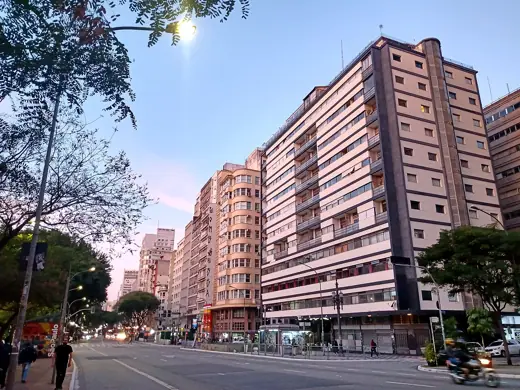 Photo 3: Exterior · Edifício moderno na Praça da República, São Paulo