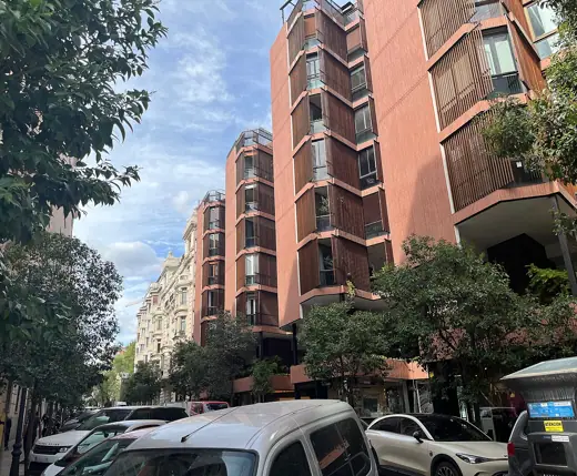 Photo 3: Exterior