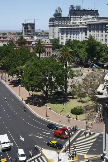 Photo 3: Context · Vista de la Plaza de Mayo , Buenos Aires , Argentina 