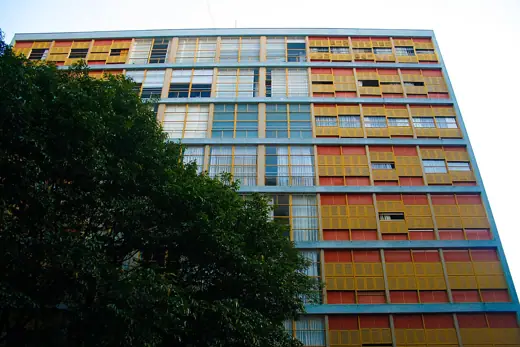 Photo 2: Exterior · Rua Piauí, esquina com a Praça Vilaboim, Higienópolis