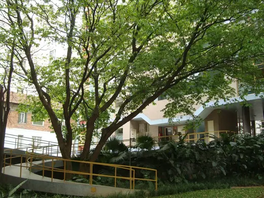 Photo 3: Exterior · Área semi-pública do Edifício Louveira