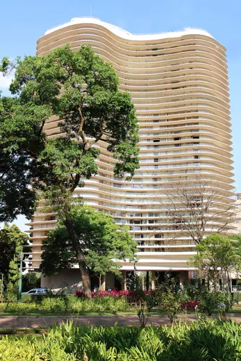 Photo 4: Exterior