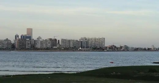 Photo 5: Exterior · Rambla de Pocitos en Montevideo en las elecciones nacionales de Uruguay de 2014