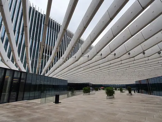 Photo 2: Exterior · Edifício EDP, na Avenida 24 de Julho, em Lisboa