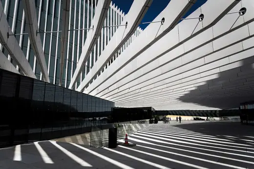 Photo 4: Exterior