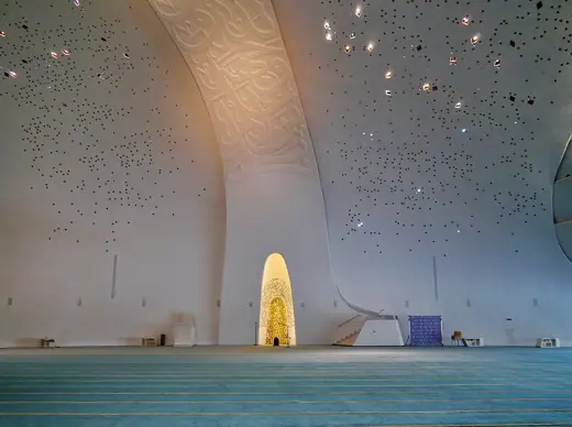 Photo 3: Interior · Interior of the Education City Mosque, Ar-Rayaan, Qatar