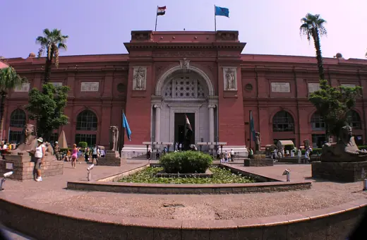 Photo 6: Context · Egyptian Museum - front view with wide angle lens