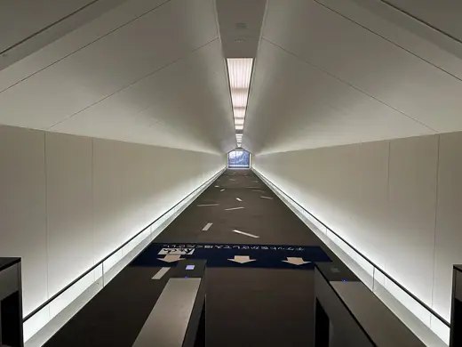 Photo 3: Interior