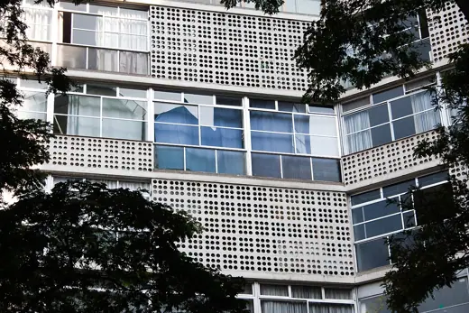 Photo 1: Exterior