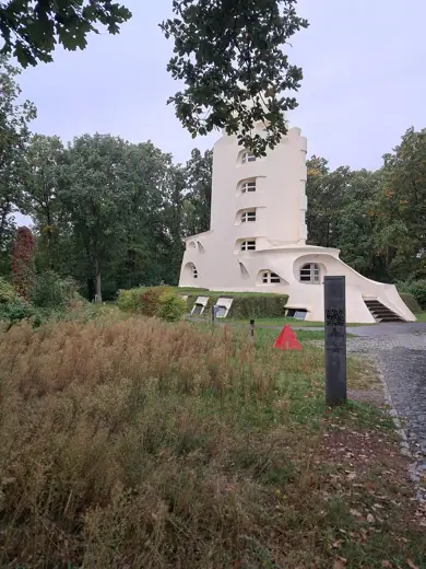 Photo 2: Exterior