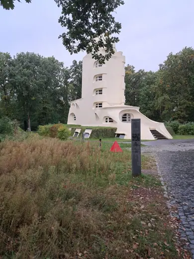 Photo 3: Exterior
