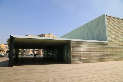 Photo 3: Exterior · Modernist construction in Cartagena