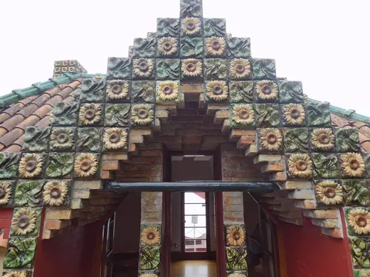 Photo 4: Exterior · Balcon Gaudi Capricho