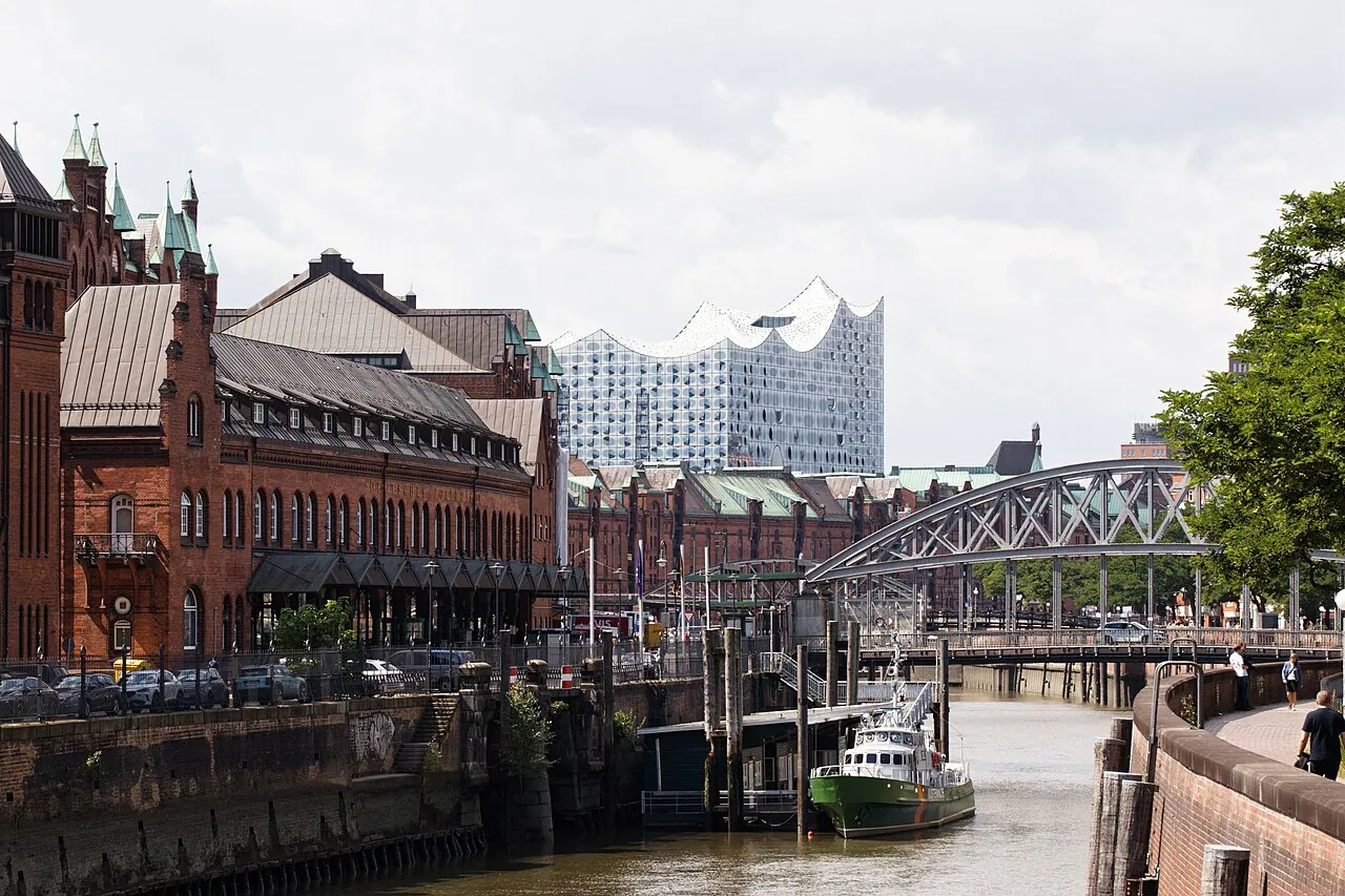 Elbphilharmonie: Context · Elbphilharmonie seen from Hambourg-Mitte